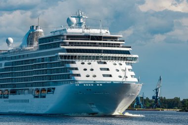 Royal cruise gemisi yolda. Tur seyahat ve spa hizmetleri