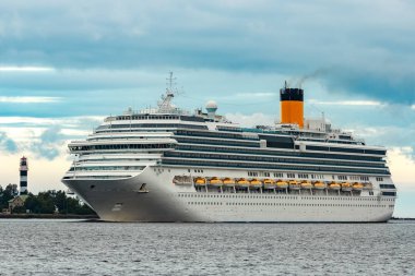Büyük royal cruise gemisi yolda. Seyahat ve spa hizmetleri