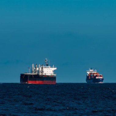 Siyah bulker gemi. Lojistik ve mal nakliyatı