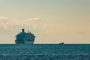 Büyük royal cruise gemisi yolda. Seyahat ve spa hizmetleri