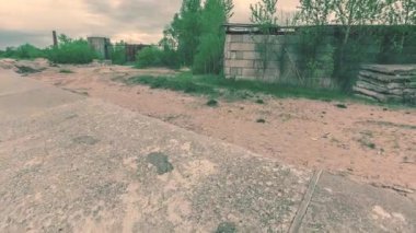 Eski terk edilmiş bölge hareket timelapse şehirde Riga, Letonya