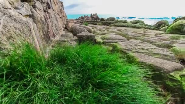 ラトビア リガ市防波堤ダム モーション タイムラプス 石の壁のバルト海での保護 — ストック動画