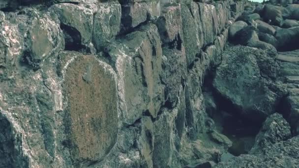 ラトビア リガ市防波堤ダム モーション タイムラプス 石の壁のバルト海での保護 — ストック動画