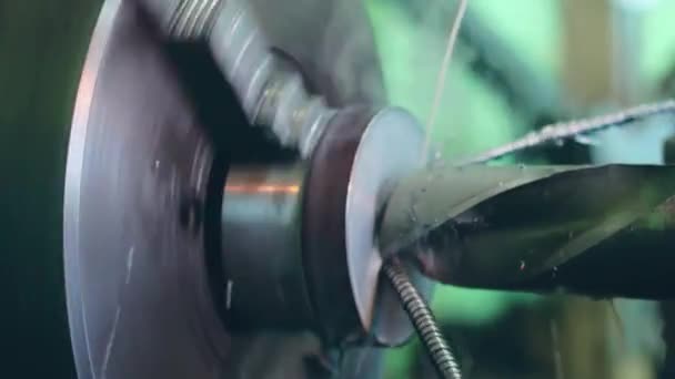 Turner Working Turning Lathe Metal Constructions Factory Heavy Industry Metalwork — Stock Video