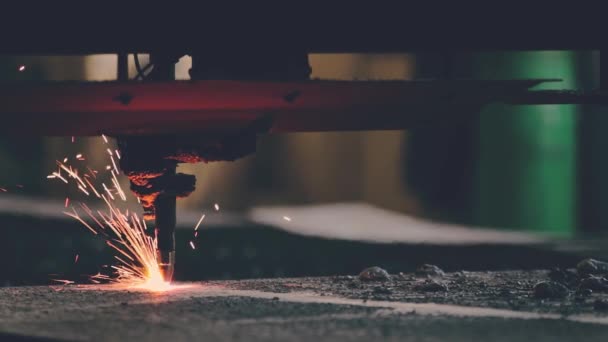 Máquina Corte Plasma Está Cortando Chapa Plana Metal Por Gás — Vídeo de Stock