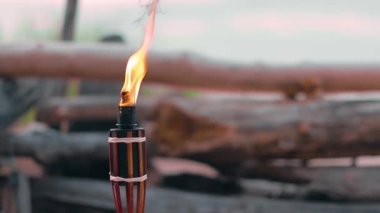 Bambu Meşalesi Sahilde yanıyor