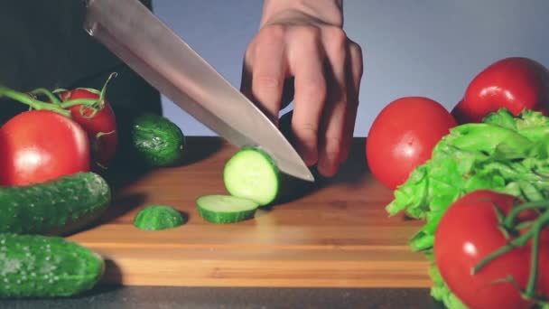 有趣的家庭烹调和强烈的食欲 — 图库视频影像