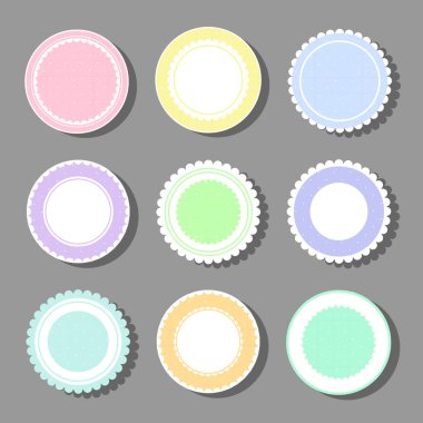 Yuvarlak şirin çerçeveler topluluğu. Bu lekeli bir desen ile dolu ve ayrıca fırfırlar ile dekore edilmiştir. Harika fotoğraflar, kartları, Etiketler, davetiyeler, duyuru için. 