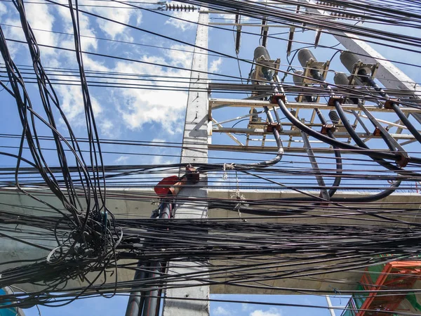 Electricity wire and communication cables is tangle