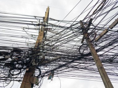 Elektrik kablo ve iletişim kabloları dolaştırmak olduğunu