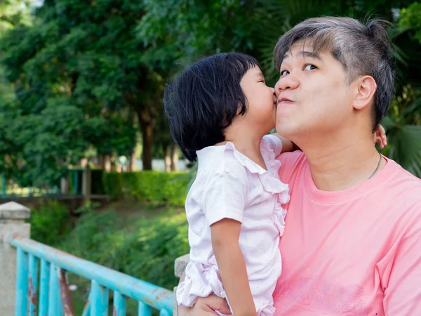 Daughter Embrace Father Kiss Each Other Love Asia Family Love — Stock Photo, Image