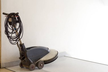 serbest kaydırma makine yerinizi janitorial apartment.janitor hizmetinde temizlik merdiven ve bekleyin personel önünde yer alıyor. Hizmet, işçi ve süpürge için donatım