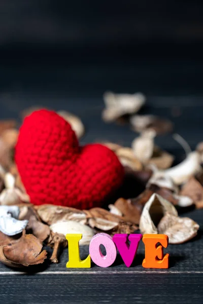 Barevné Dřevěné Láska Textu Aroma Sušených Květů Listů Srdce Červené — Stock fotografie