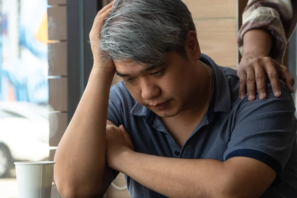 Hombre Asiático Mediana Edad Años Estresado Cansado Están Sentados Restaurante —  Fotos de Stock