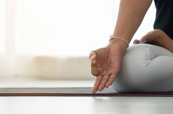 Medelålders Kvinnor Gör Yoga Lätt Pose Att Meditation Med Yoga — Stockfoto