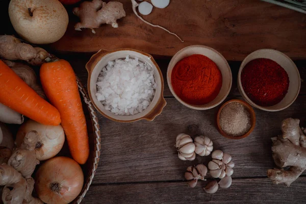 Fresh ingredients and vegetables Placed in the table For making Kimchi Which contains ingredients such as ginger, garlic, salt, onion, sugar, gochugaru (Korean chili). Kimchi is a healthy food. — Stock Image Fresh Ingredients Vegetables Placed Table Making Kimchi Which Contains Ingredients Stock Picture