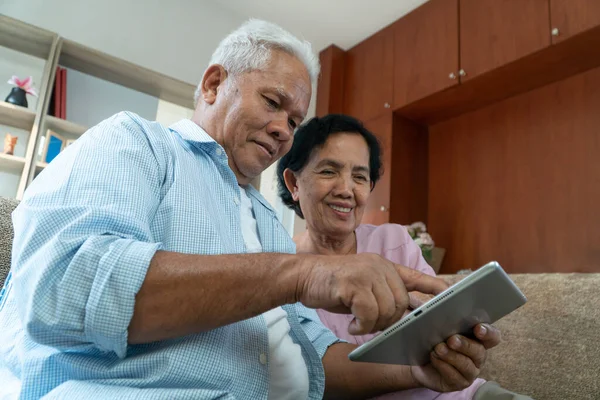 Happy Asian Senior Couple Use Tablet Find Vacation Destinations Holiday — Stock Fotó