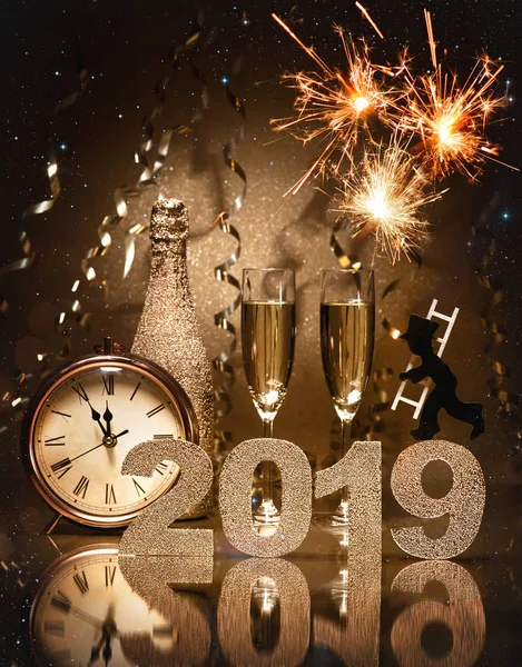 New Years Eve Celebration Background Pair Flutes Bottle Champagne Clock — Stock Photo, Image