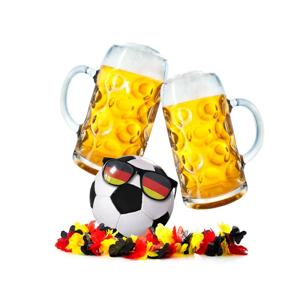 Zwei Gläser Bier Und Fußball Mit Deutscher Fan Sonnenbrille Und — Stockfoto