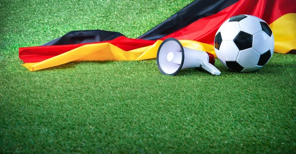 Voetbal Met Duitse Vlag Megafoon Het Afspelen Van Grond — Stockfoto