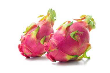 Beyaz arka planda ejderha meyvesi (Pitaya, Pitahaya) izole