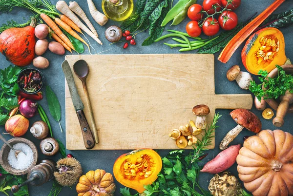 Gesundes Oder Vegetarisches Ernährungskonzept Mit Auswahl Bio Herbstfrüchten Und Gemüse — Stockfoto