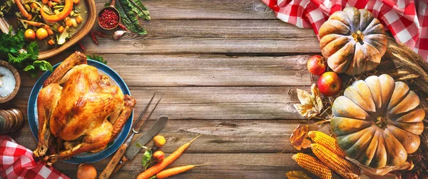 Thanksgiving table served with turkey, decorated with pumpkins and autumn leaves on rustic wooden table — Stock Image Thanksgiving Table Served Turkey Decorated Pumpkins Autumn Leaves Rustic Wooden Stock Image
