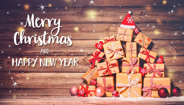 Kerstmis Achtergrond Met Versieringen Geschenkdozen Een Houten Bord Met Tekst — Stockfoto