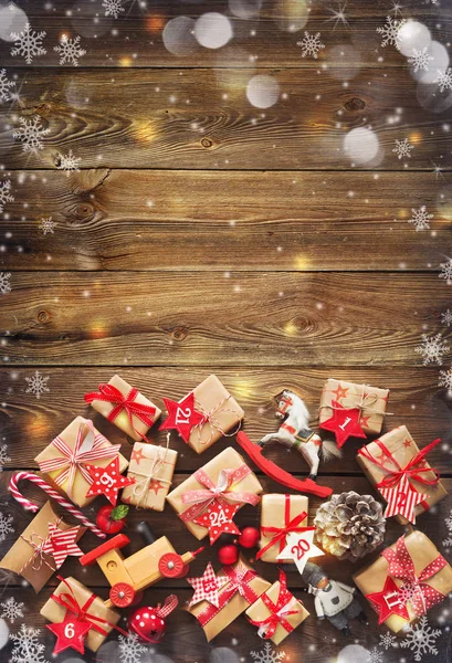 Kerst Achtergrond Met Decoraties Geschenkdozen Houten Plank — Stockfoto