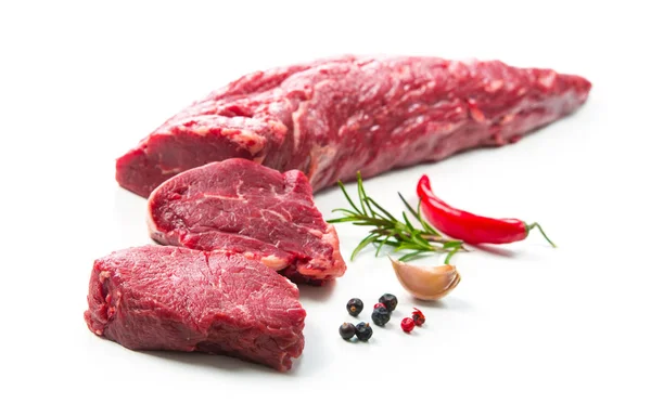 Carne Res Fresca Cruda Trozo Entero Lomo Con Filetes Especias — Foto de Stock