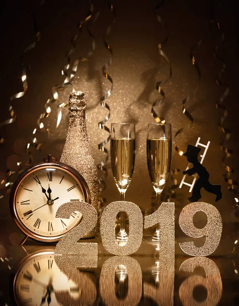 New Years Eve Celebration Background Pair Flutes Bottle Champagne Clock — Stock Photo, Image