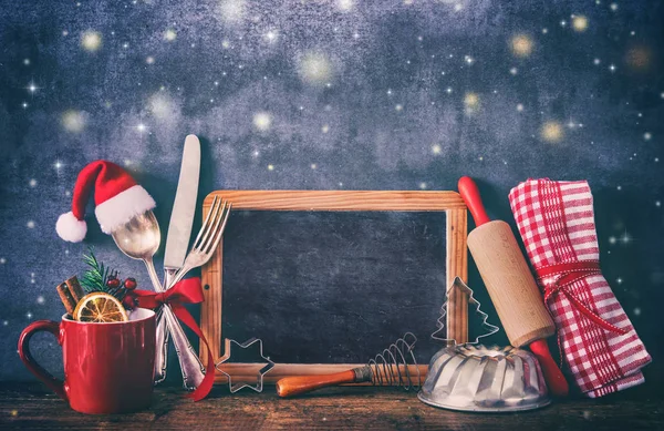 クリスマスのベーキングや食器と料理の素朴な背景 — ストック写真