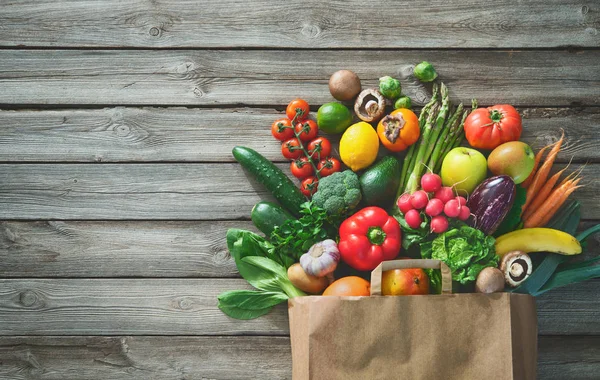 Hälsosam Mat Urval Shopping Väska Full Färska Grönsaker Och Frukter — Stockfoto