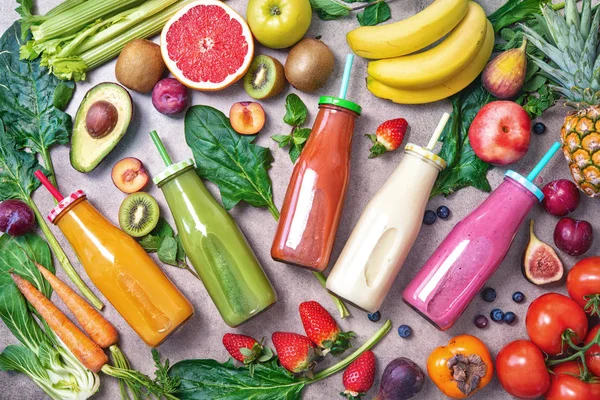 Coloridos Batidos Frutas Verduras Recién Exprimidos Con Ingredientes Para Una —  Fotos de Stock