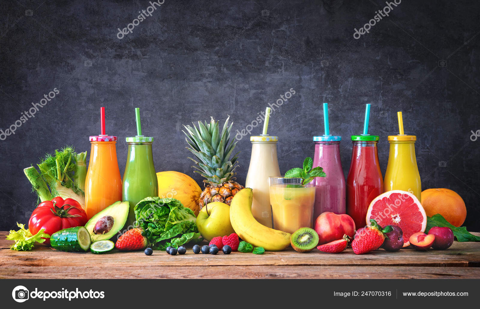 Colorful Freshly Squeezed Fruits Vegetables Smoothies Ingredients Healthy Eating Detox — Stock