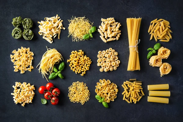 Varias Pastas Sobre Fondo Piedra Vista Superior Con Espacio Copia —  Fotos de Stock