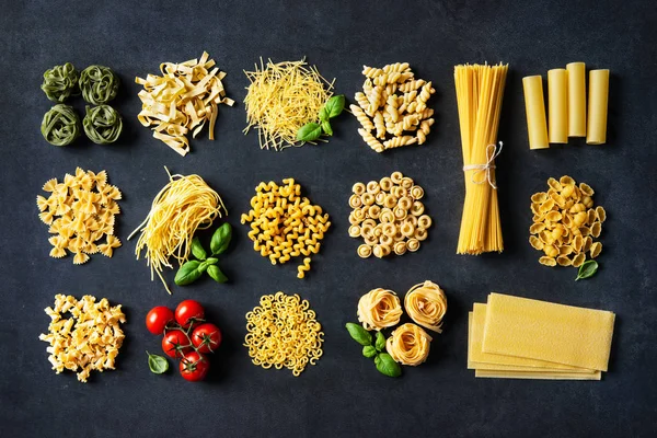 Varias Pastas Sobre Fondo Piedra Vista Superior Con Espacio Copia —  Fotos de Stock