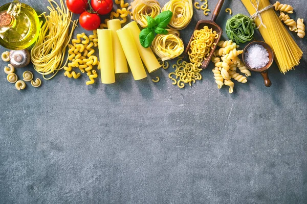 Olika Pasta Över Sten Bakgrund Ovanifrån Med Kopia Utrymme — Stockfoto