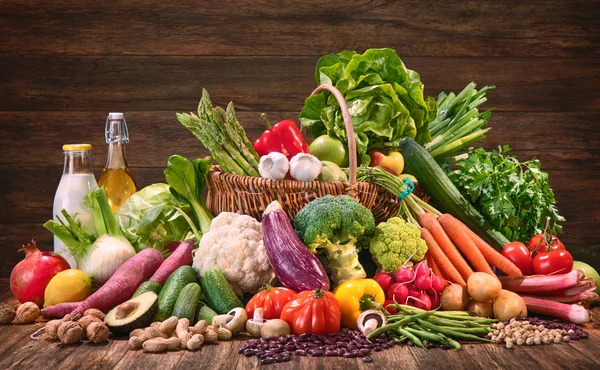 Výběr ekologických potravin pro zdravou výživu — Stock fotografie