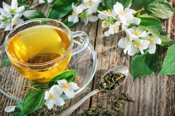 Kop van groene thee met jasmijn — Stockfoto