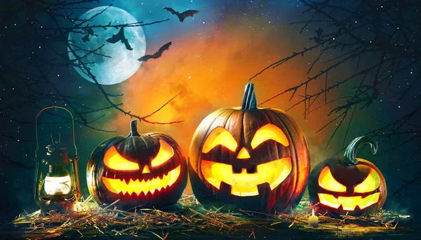 Halloween zucca testa jack lanterna con candele accese — Foto Stock