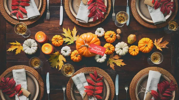 Γιορτή των Ευχαριστιών παραδοσιακό τραπέζι ρύθμιση — Φωτογραφία Αρχείου