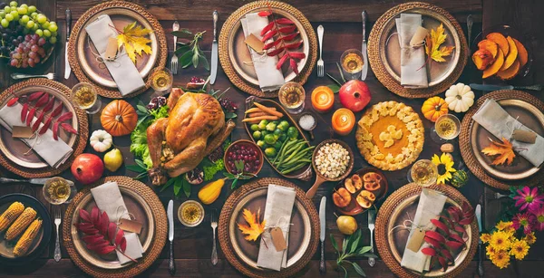 Célébration de Thanksgiving dîner traditionnel — Photo