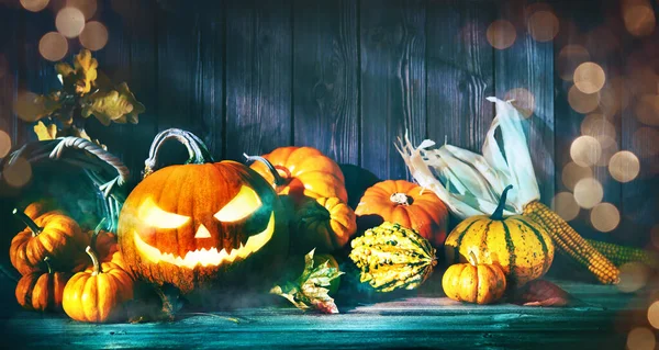 Halloween Pompoen Kop Jack Lantaarn Houten Achtergrond — Stockfoto