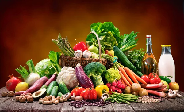 Assortment Fresh Organic Vegetables Fruits Wicker Basket Selection Organic Food — Stock Photo, Image