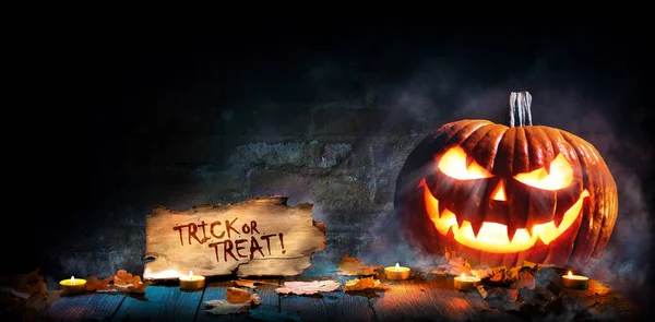 Cabeza Calabaza Halloween Jack Linterna Sobre Fondo Oscuro —  Fotos de Stock