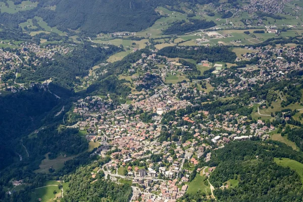 Hava Valsassina Vadisi Turistik Dağ Köyü Küçük Bir Uçaktan Bir — Stok fotoğraf
