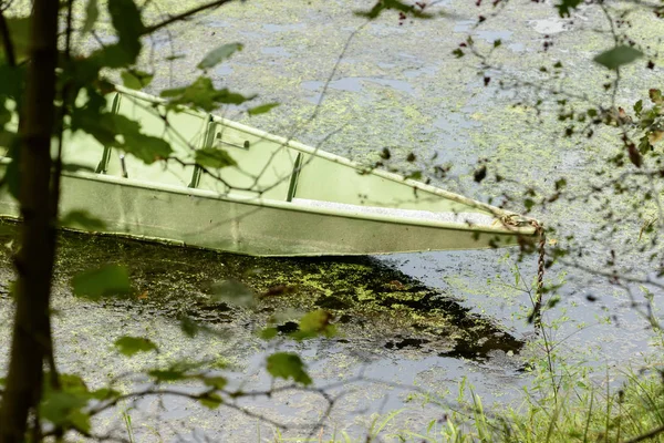 Boeg Van Traditionele Groene Metalen Boot Afgemeerd Hoefijzermeer Aan Rivier — Stockfoto