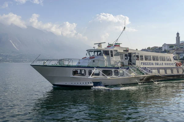 이탈리아 수중익선 떠나는을 호수에 역사적인 방문에 이탈에서 2018 — 스톡 사진