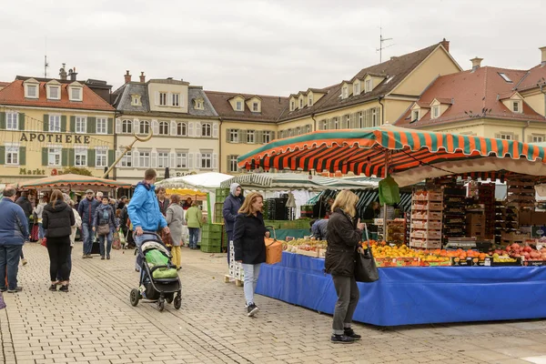 Ludwigsburg Alemania Noviembre Tiempo Nublado Mercado Del Sábado Plaza Rodeada —  Fotos de Stock